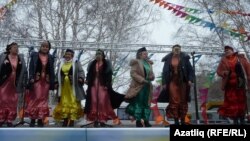 "Нур" ансамбле чыгышы