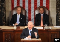 در این تصویر از ماه مه سال ۲۰۱۱، بایدن (چپ) و بینر در سخنرانی نتانیاهو در کنگره به طور رسمی حضور دارند