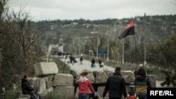 Відведення сил та засобів у Станиці Луганській, жовтень 2016 року