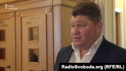 Олег Дмитренко потрапляв у поле зору «Схем» у 2019-му, коли журналісти розповіли про те, скільки дотацій із держбюджету отримала фірма його родини