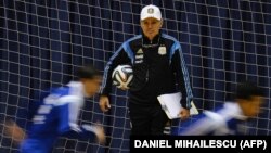 سرمربی آرژانتین سابقه کوتاهی در سرمربیگری دارد. با این وجود، پیشینه او در کمک مربیگری حاکی از تجارب ارزنده‌ای است که اندوخته.