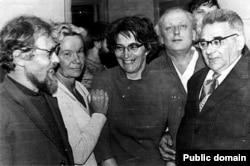 Зліва направо: Сергій Ковальов, Тетяна Ходорович, Тетяна Великанова, Григорій Подяпольський, Анатолій Левітін у Криму