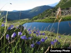 Озеро Чорногори в Українських Карпатах