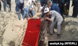 Баткенде көөнө мумия шашылыш жерге берилди. 14.10.2017.