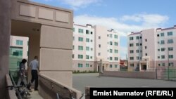 "Ош-Ордо" турак жай комплексинде жалпы 90 батир бар. Алардын 66сы сатылган болсо, 32синин документтери бүтө элек.