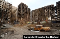 Знищені житлові будинки в Маріуполі під час масштабного вторгнення Росії до України. Маріуполь, 30 березня 2022 року