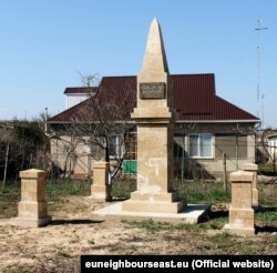 Молдова. Пам’ятний знак, що був встановлений у Варниці 1925 року на честь шведського короля Карла ХІІ. Сучасний вигляд