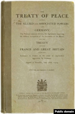 روی جلد نسخه انگلیسی پیمان ورسای
