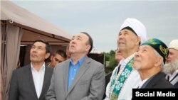 "Урал" фонды җитәкчесе Мортаза Рәхимов(сулдан икенче) һәм мөфти Нурмөхәммәт Нигъмәтуллин