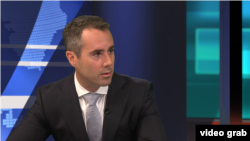 Birleşen Ştatlarynyň Ýewropada Howpsuzlyk we Hyzmatdaşlyk Guramasyndaky ilçisi Daniel Baer.