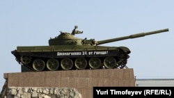 Раніше у справі містилося також звинувачення про отримання хабарів від компанії, яка займалася встановленням списаної військової техніки як пам’ятників у різних регіонах Росії (ілюстраційне фото)