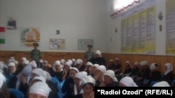 Маҳбусони зиндони занонаи Норак