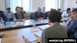 "Акыйкат шайлоо үчүн" коомдук кыймылы менен БШК мүчөлөрүнүн жолугушуусу. 23-сентябрь.