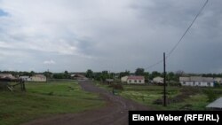 Көкпектідегі 2014 жылы су басқаннан кейін салынған үйлер. 20 маусым 2016 жыл.