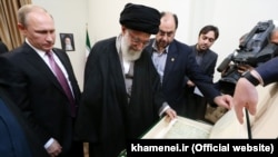 پوتین پس از دیدار دو ساعته خود با آیت‌الله خامنه‌ای به او یک نسخه قرآن قدیمی هدیه داده است