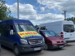 Приватні перевізники в очікуванні пасажирів