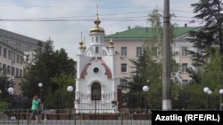 Баш прокуратура алдында аннексиядән соң төзелгән часовня