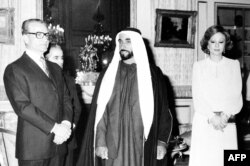با شیخ زاید بن سلطان، رئیس امارات متحده عربی، در تهران/ ۱۹۷۵