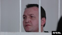 Азиз Батукаев сот залында. Бишкек, 4-апрель, 2006-жыл.