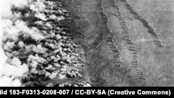 Момент газовой атаки германской армии. Фото сделано с русского самолета в 1916 году.