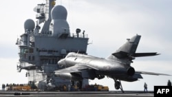 Французький авіаносець Шарль де Голль вирушив до берегів Сирії