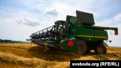 Камбайн на палетку. Архіўнае фота