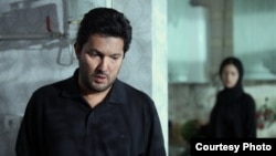 حامد بهداد در نمایی از فیلم «خانه دختر»