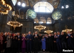 Түрк президенти Режеп Тайып Эрдоган Айа-Софияда сыйынып жаткан учур. 2018-жылы тартылган сүрөт.