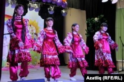 "Сүзге" биючеләре