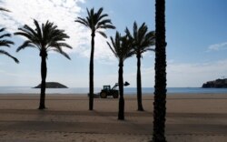 Знаменитые пляжи побережья Коста-дель-Соль пока еще пустуют из-за пандемии и отсутствия туристов