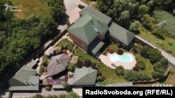 Маєток в селі Забір’я під Києвом, який екс-генпрокурор Віктор Шокін подарував своїй малолітній донці Вероніці-Анастасії Гриневич