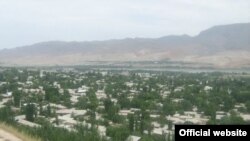 Панҷакент дар марз бо Узбакистон ҷойгир аст