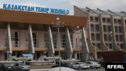 Шу станциясындағы вокзал. 24 тамыз 2008 жыл. (Көрнекі сурет)