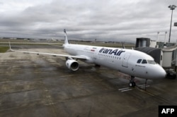 یک فروند هوپیمای آ۳۲۱ که در دی ماه ۱۳۹۵، پیش از بازگشت تحریم‌های ایران تحویل ایران‌ایر شد