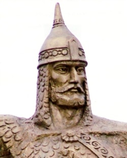 Скульптура «Князь Ігор» члена Національної спілки художників України Ельвіри Можаєвої на виставці в Луганському національному педагогічному університеті імені Тараса Шевченка, 21 листопада 2005 року