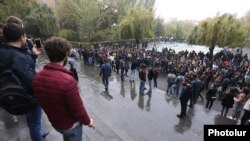 Armenia - Students demonstrate outside Yerevan State University, 8Nov2017.