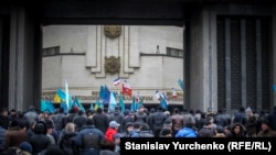 Ukraina birligine destek köstergen miting. 2014 senesi, fevral 26