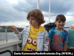 Денис и Ксюша, дети-переселенцы