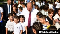 Նախագահ Արմեն Սարգսյանն իր նստավայրում ընդունել է դպրոցականներին, 1-ը սեպտեմբերի, 2018 թ․