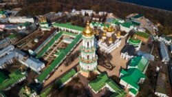 Києво-Печерська лавра – православний монастирський комплекс у Києві. Визначна пам’ятка історії та архітектури. Заснований 1051 року як печерний монастир за межами Києва. 1994 року разом із Софійським собором внесений до переліку Світової спадщини ЮНЕСКО