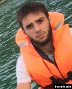 Азбиев Расул Гумсо ваьхьина ши кIира хьалха.