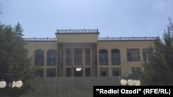 Манзили собиқи Ғ.Мирзоев дар Кӯлоб баробар бо тамоми дигар моликияташ мусодира шудааст