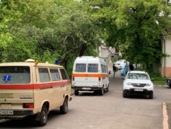 Черга з машин, якими привезли проби на коронавірус, Львів, 22 травня 2020 року