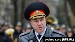 Юры Караеў на пасадзе міністра ўнутраных справаў. Архіўнае фота