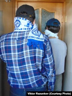 Активисты "Русского Майдана". Лиц по понятным причинам они показывать не хотят