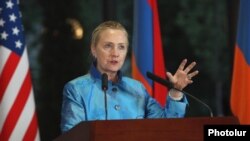 Armenia - U.S. Secretary of State Hillary Clinton at a news conference in Yerevan, 04Jun2012.
