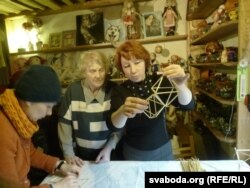 Ала Смалякова (справа)