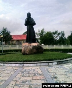 Помнік Адаму Міцкевічу ў Наваградку