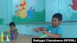 Балдар ар тараптуу билим алышат.