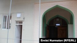 Мечиттеги аялдар борборунун тышкы көрүнүшү.